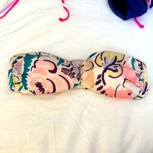 NWOT Victoria’s Secret bikini top